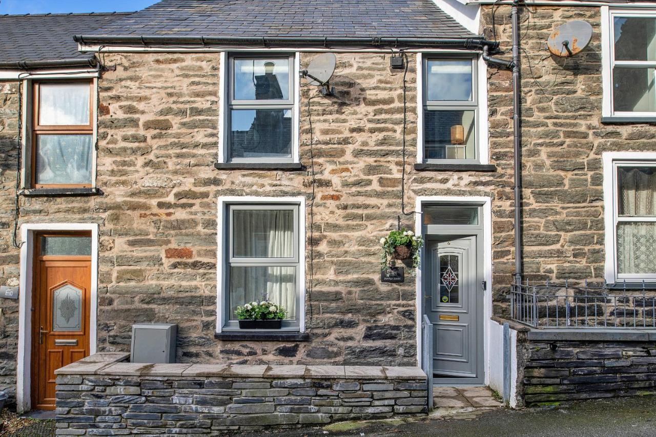 Finest Retreats - Bwthyn Llechi, Slate Cottage 布莱奈费斯蒂尼奥格 外观 照片